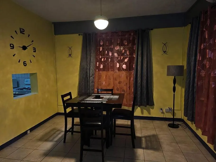 Alexander'S Place Roseau