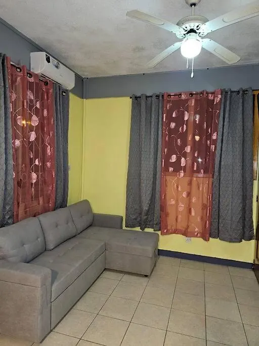 Alexander'S Place Roseau
